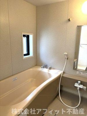 【浴室】 | ウィンディア新涯A | 窓付き