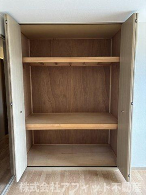 【収納】 | ウィンディア新涯A | 洋室8帖の収納