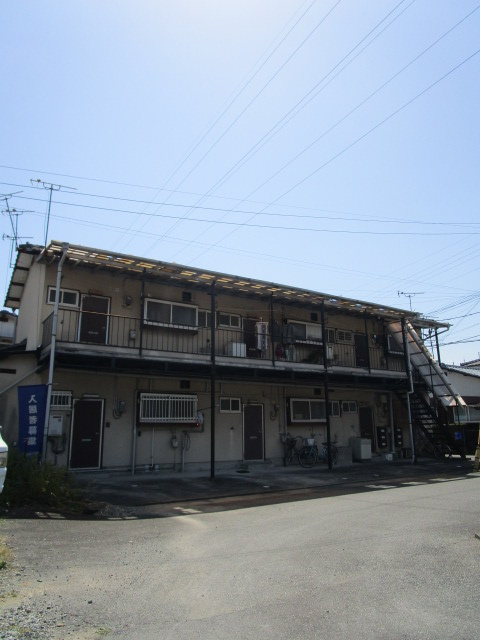 秋山アパートの駐車場|駐車場完備です