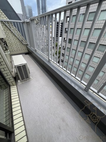東梅田レジデンスのバルコニー