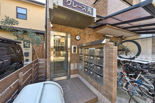 グレース寿のエントランス