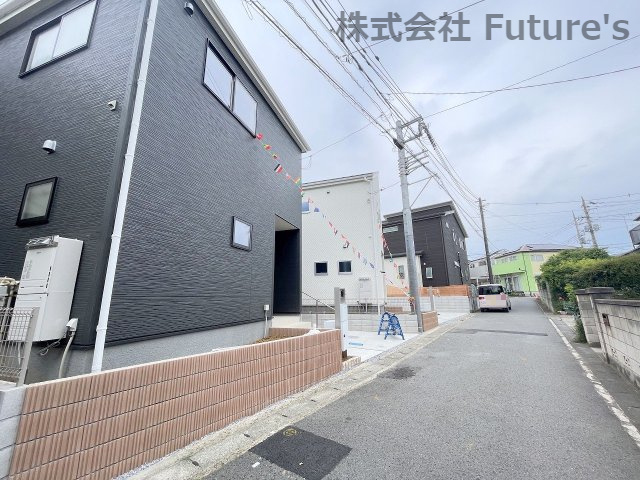三郷市戸ケ崎　新築戸建　全2棟　2号棟の前面道路含む現地写真|前面道路含む現地写真です。