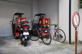 【駐車場】 | バイク置き場。空き区画の有無や駐輪料金、サイズおよび排気量規定などについては、改めてお問い合わせください。～即日のご見学可能～　お問合せはお気軽にどうぞ。