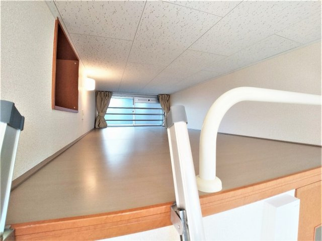 落ち着いて過ごせるお部屋なので、寝室にいかがでしょうか