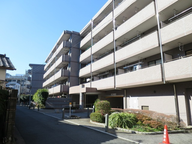 セレッソ幡ヶ谷のエントランス