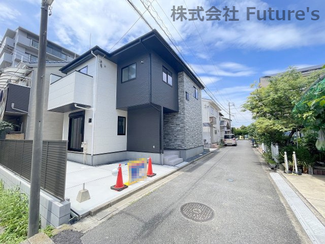 吉川市中野　新築戸建　全1棟の前面道路含む現地写真|前面道路含む現地写真です。