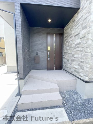 吉川市中野　新築戸建　全1棟のエントランス|玄関アプローチ