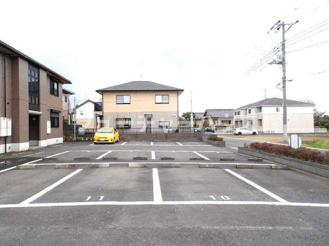 グランドソレイユの駐車場
