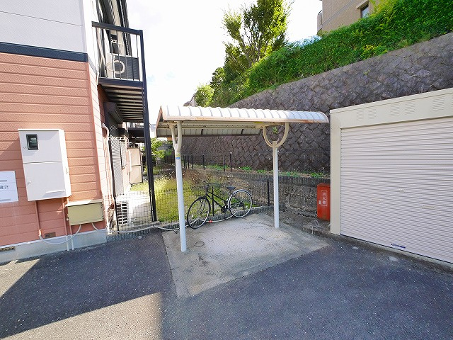 ラフィーネ生駒　（西松ヶ丘）のその他共用部分|駐輪場です