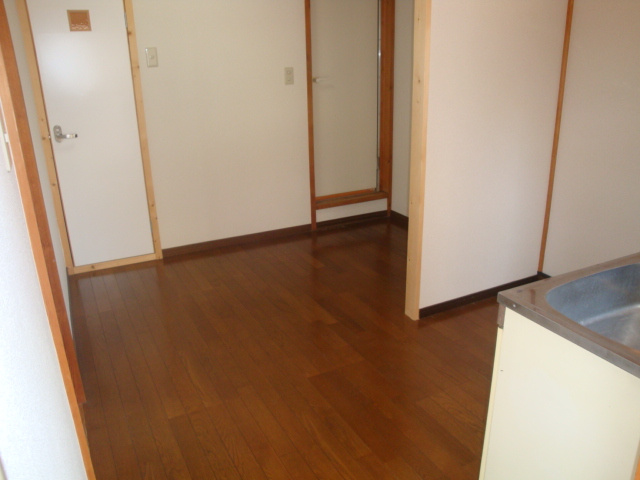 谷輪ハイツⅡの居間・リビング