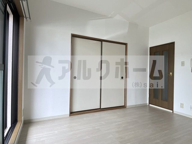 サンライズ青山の居間・リビング