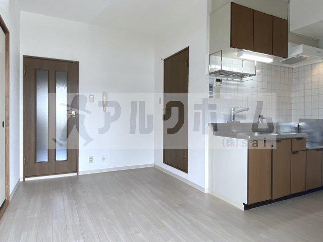 サンライズ青山の居間・リビング