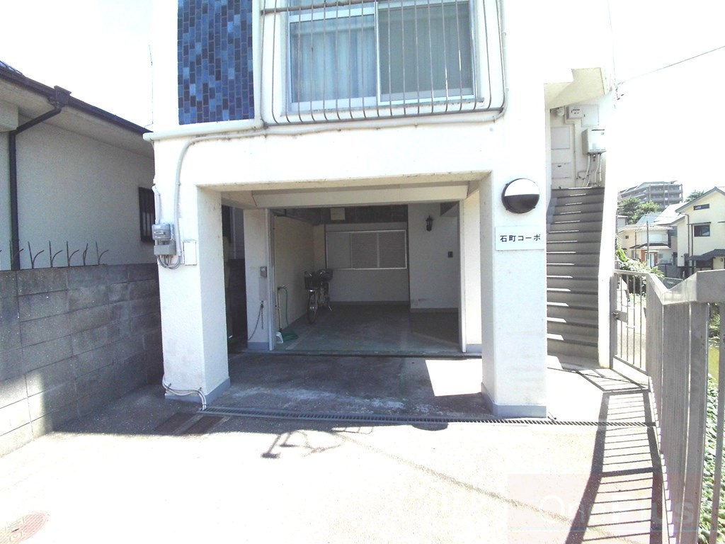 石町コーポのエントランス