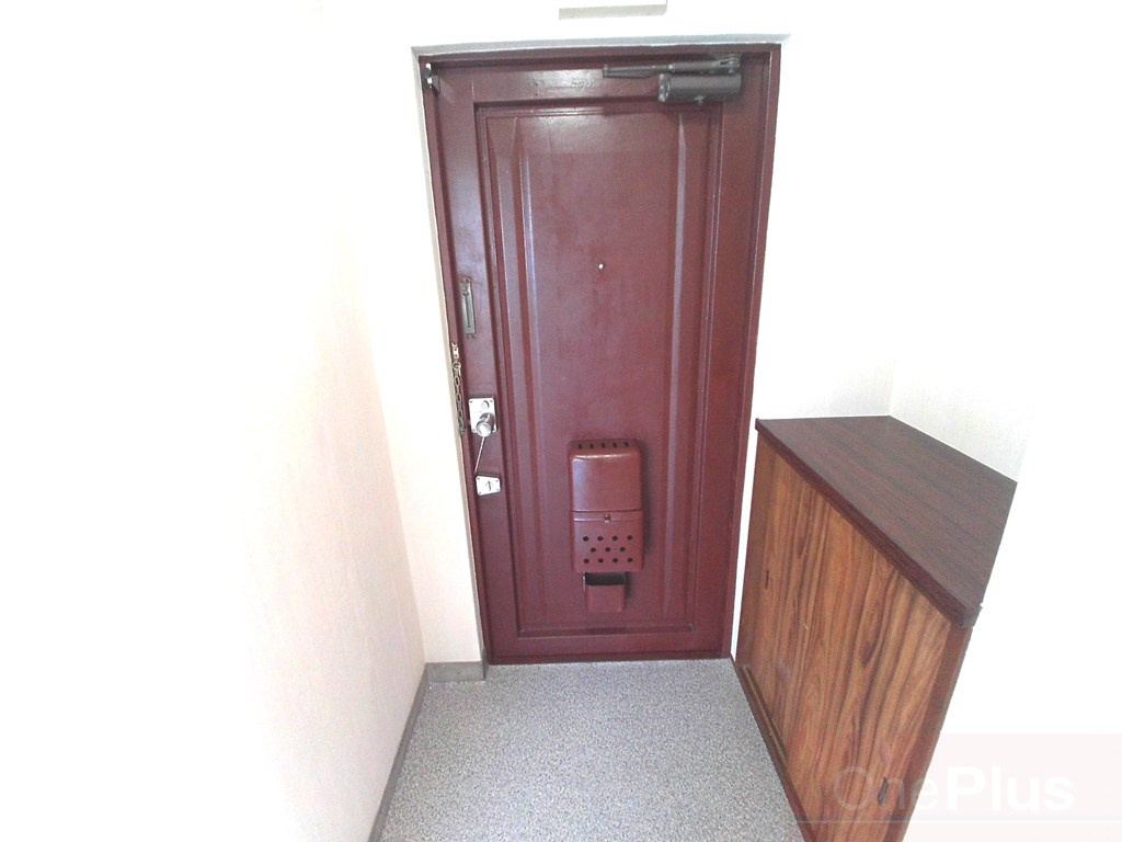 石町コーポの玄関