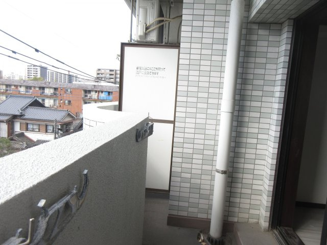 【バルコニー】 | ライオンズステーションプラザ箱崎 | 別号室の写真になります。現況優先。