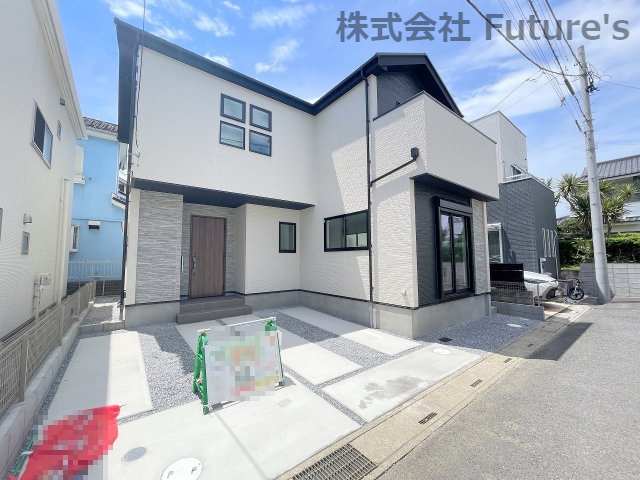 吉川市中野　新築戸建　全1棟の外観|スーパーや中学校が近く生活の利便性が良い立地です