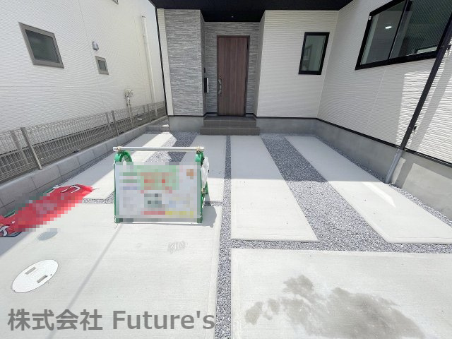 吉川市中野　新築戸建　全1棟の駐車場|カースペース並列2台可能