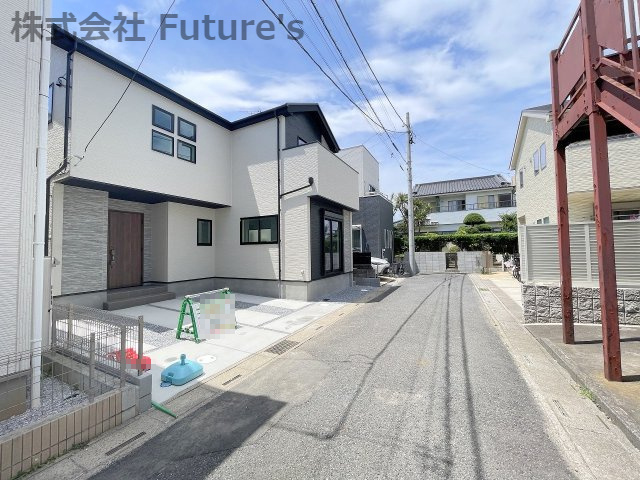 吉川市中野　新築戸建　全1棟の前面道路含む現地写真|前面道路含む現地写真です。