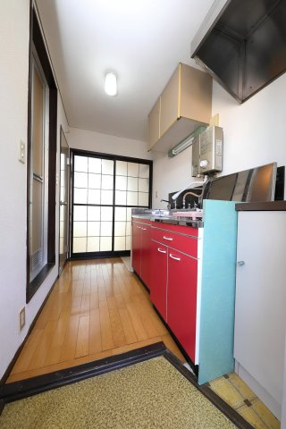 ハイツダイコクの居間・リビング|玄関から居室方向