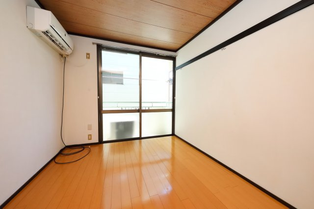 ハイツダイコクの居間・リビング|205号室