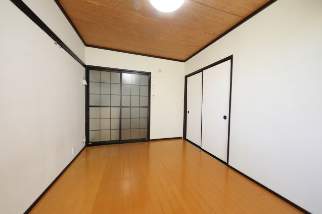 ハイツダイコクの居間・リビング|205号室