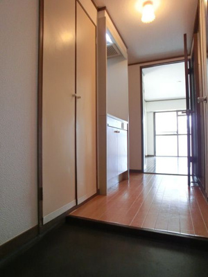 【玄関】 | ホワイトハウス室見 | 別号室の写真になります。現況優先。