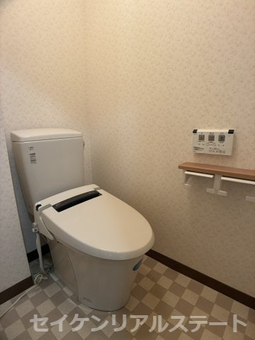 サンライフ相模大野台の独立洗面台|朝の支度にも助かる、独立の洗髪洗面化粧台
＊2019年5月リフォーム済み