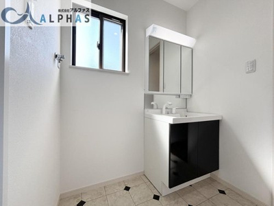 【独立洗面台】 | 加古川市加古川町中津　築浅一戸建て | 清潔感溢れるスタイリッシュなデザインの化粧洗面台♪