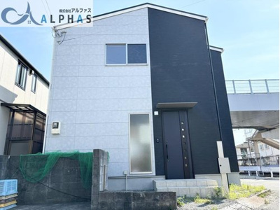 【外観】 | 加古川市加古川町中津　築浅一戸建て | 玄関横にはポストがあります♪