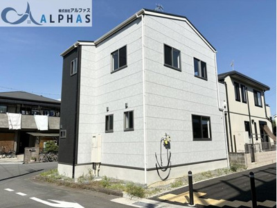 【外観】 | 加古川市加古川町中津　築浅一戸建て | 三方角地の陽当たり良好・通風良好な戸建♪