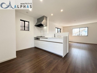 【キッチン】 | 加古川市加古川町中津　築浅一戸建て | カウンターキッチンは会話を楽しみながらお料理ができます♪