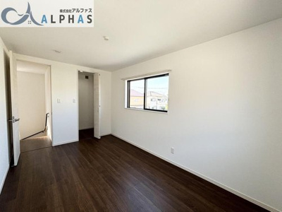 【洋室】 | 加古川市加古川町中津　築浅一戸建て | スッキリと飽きの来ないシンプルな洋室♪