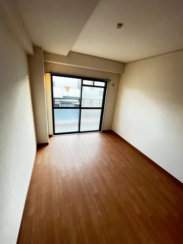 サンピア南茨木の洋室