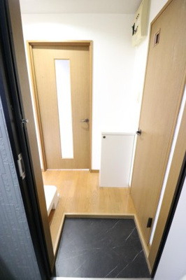 【玄関】 | ボヌール西新東 | 別号室の写真になります。現況優先。