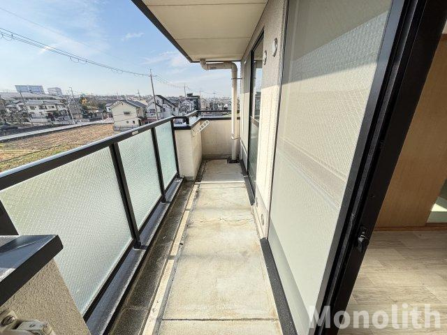 ウィスタリア藤のバルコニー