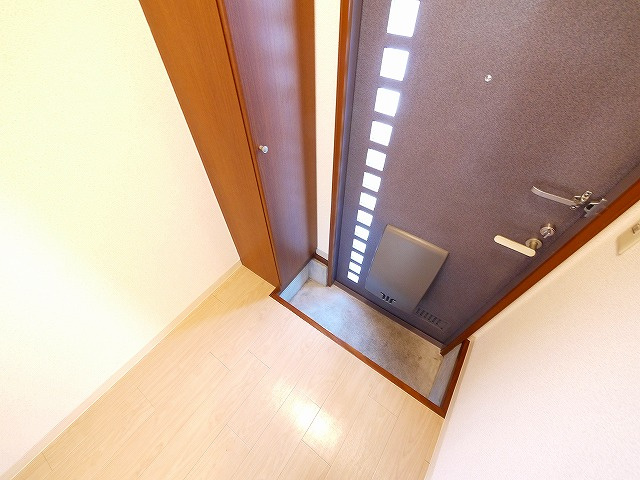 ジュネス平城山の玄関