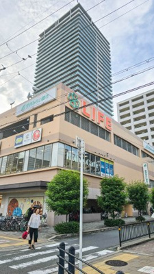 【外観】 | ロイヤルメドゥ香里園タワー | 2Fからスーパーライフ直結のマンション♪
コンシェルジュサービスも有、生活至便です。