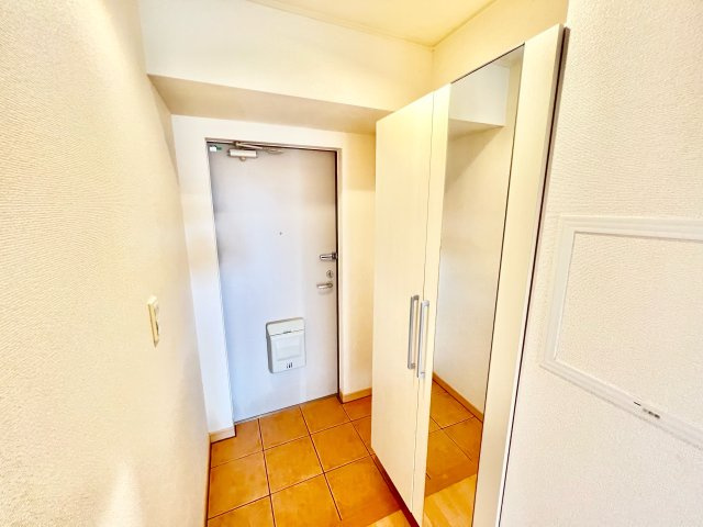 シンパシーイーストの玄関|※別部屋参考写真