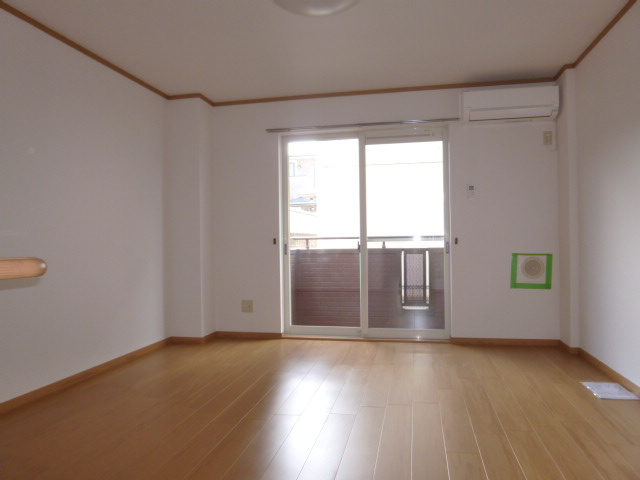 倉敷市福田町古新田のアパートの居間・リビング|洋室