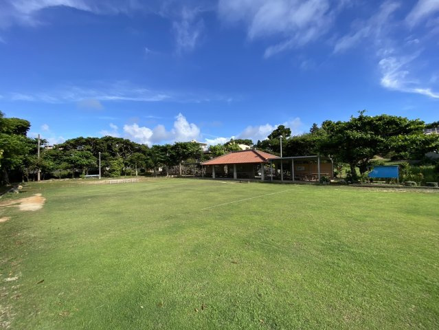 読谷村座喜味　売地の周辺|道路向かいは公園なので、子育て環境に最適です☆彡