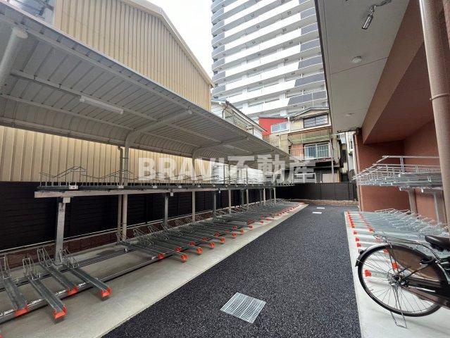 プレジオ阿波座2-8Fの駐車場