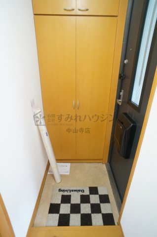 グリーンフォーレスト伊丹　A棟の玄関