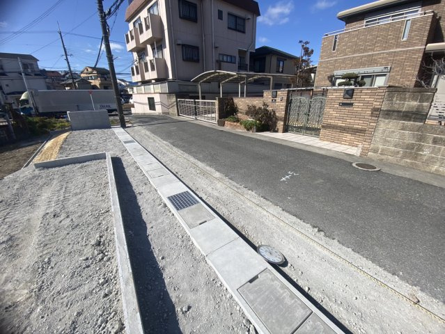グラッド・タウンニュー郡津3丁目の前面道路含む現地写真|■前面道路を拡幅し広くなりました。