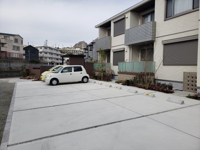 シャーメゾンFUKUの駐車場|敷地内駐車場☆神戸市垂水区　シャーメゾンFUKU☆