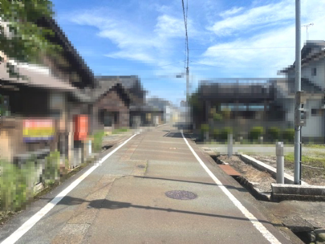 高島市新旭町藁園44坪土地の前面道路含む現地写真