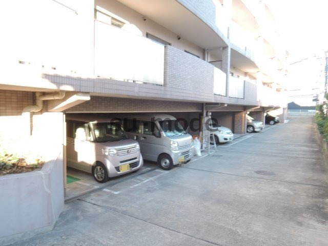 メゾンドプレジールⅠの駐車場