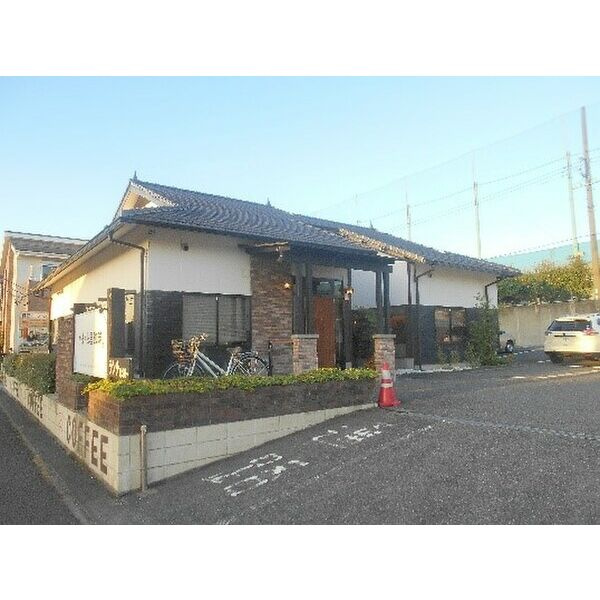 鎌倉台店舗(12台駐車)の外観