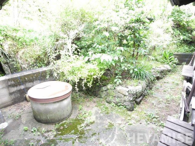 ナルタキカシヤ（ミギ）のバルコニー|庭