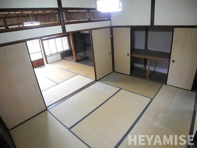 ナルタキカシヤ（ミギ）の内装
