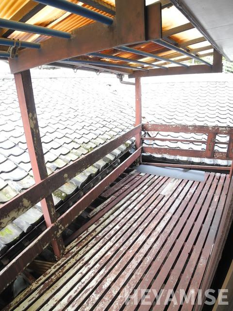鳴滝貸家（左）のバルコニー